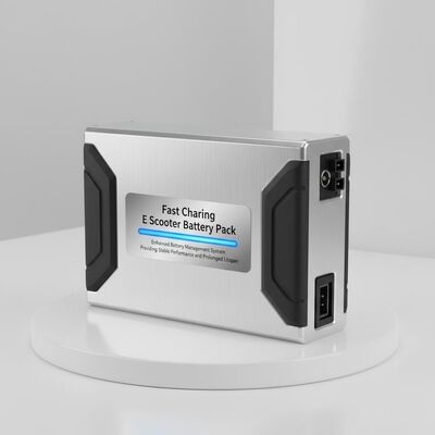 Γρήγορη φόρτιση Ηλεκτρονικό σκούτερ Συσκευή μπαταρίας Ενισχυμένο σύστημα διαχείρισης μπαταρίας που παρέχει σταθερή απόδοση και παρατεταμένη διάρκεια ζωής